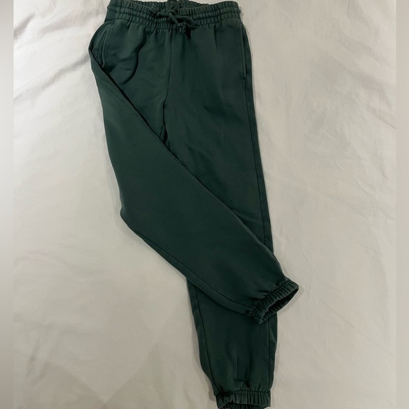 Aritzia TNA Cozy AF Sweatshorts, size XS, green colour. - Picture 3 of 3